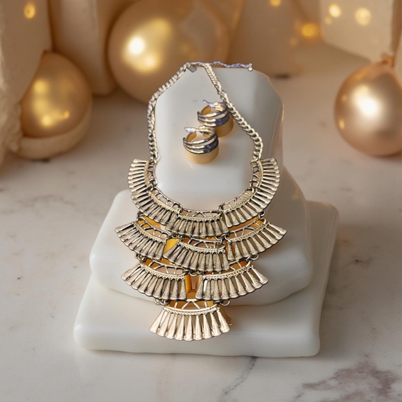 Elegant Goldtone Statement Necklace and Earrings - Picture 2 of 2